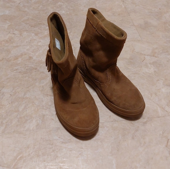 Crocs LodgePoint suede pull on boots size 6W - Picture 2 of 9